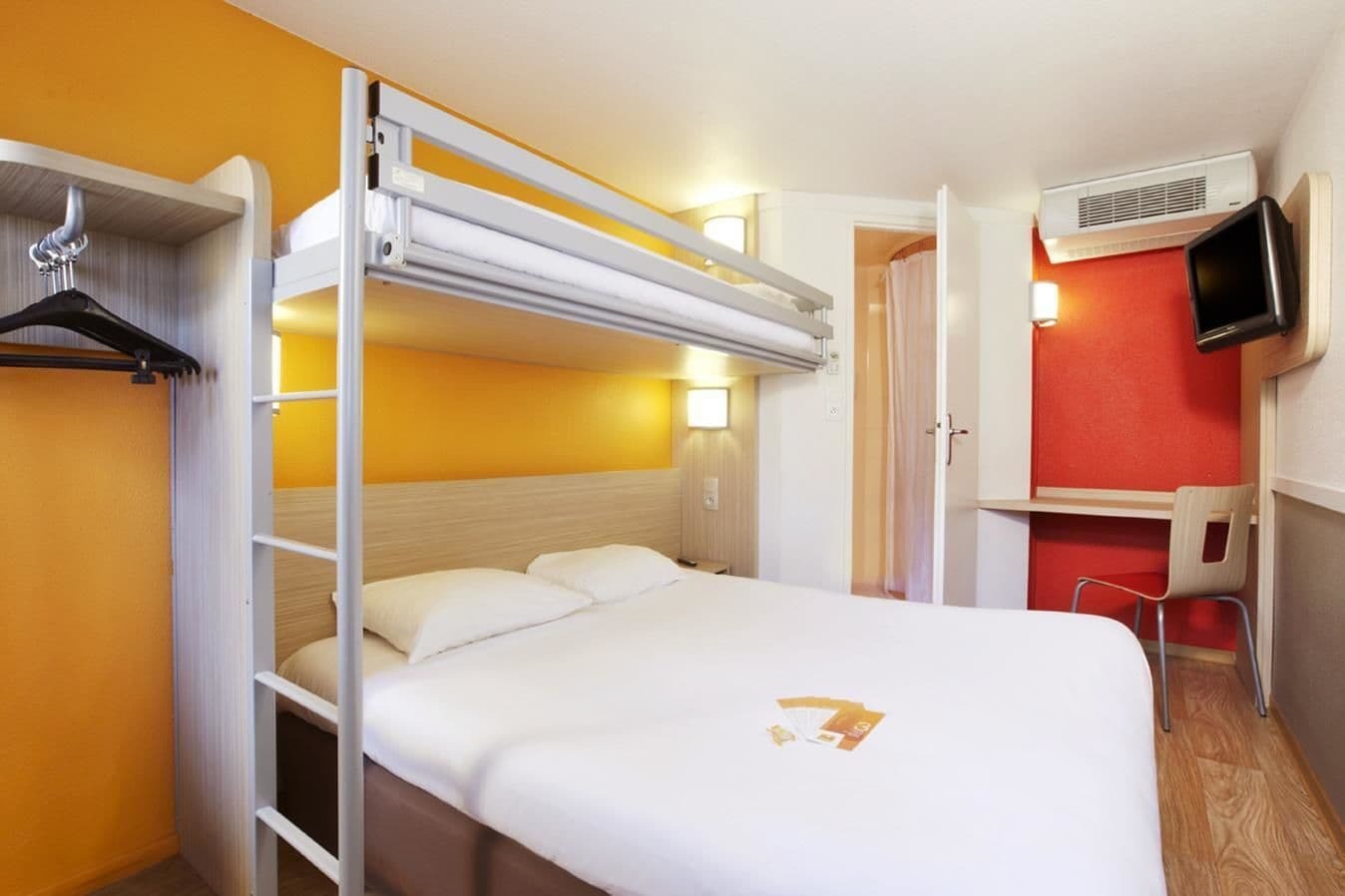 พรีเมียรคลาสเซ็นท์ไบซ์ซัสโฟเร็ต Hotel แซงต์บริซซูร์ฟอเรต์ ภายนอก รูปภาพ